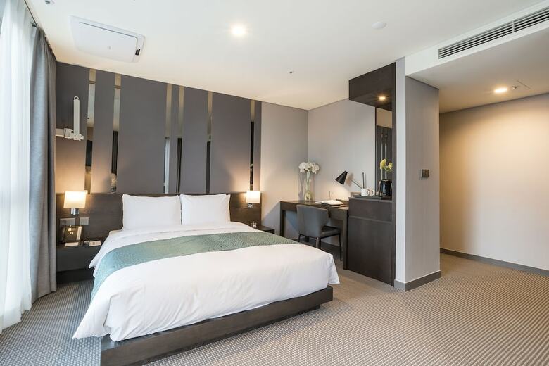 Centum Premier Hotel