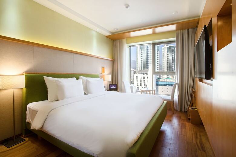 Baymond Hotel