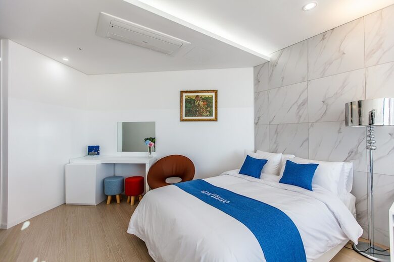 Blue Spring Hotel