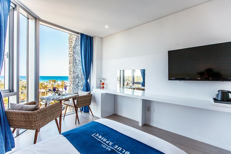 Blue Spring Hotel