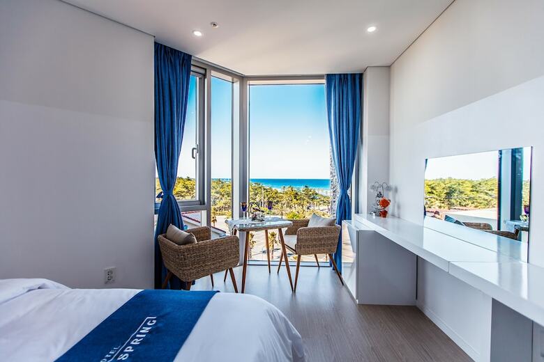 Blue Spring Hotel