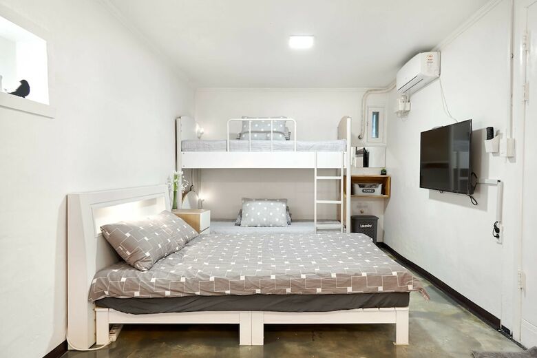 Hostal Jun Guesthouse