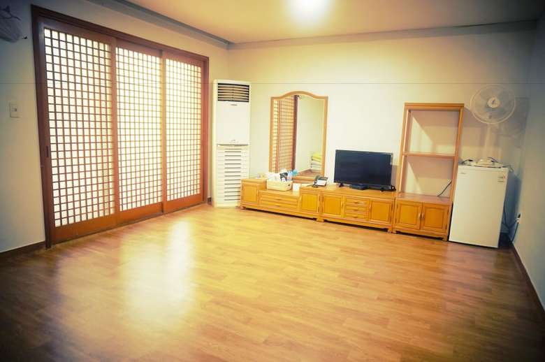 Hostal White House