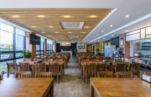 Thira Hotel