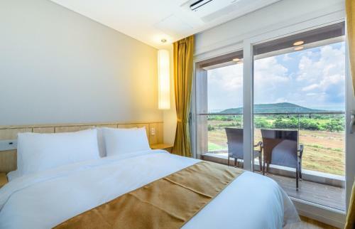 Thira Hotel