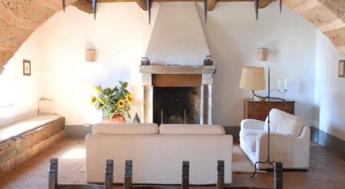 San Lorenzo Nuovo Villa Sleeps 20 Pool Wifi