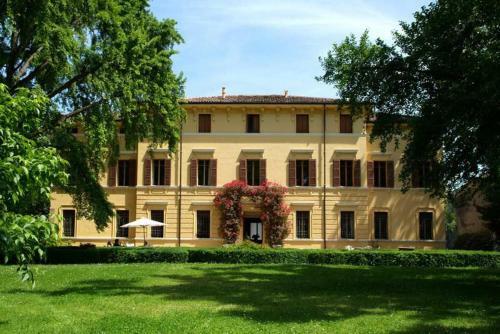 Sermide Villa Sleeps 10 Pool Air Con Wifi