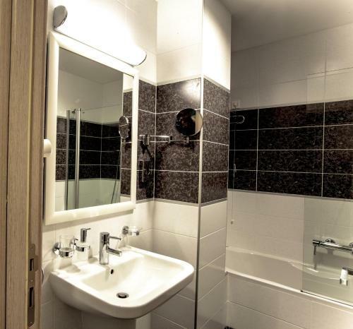 Caspian Riviera Grand Palace Hotel