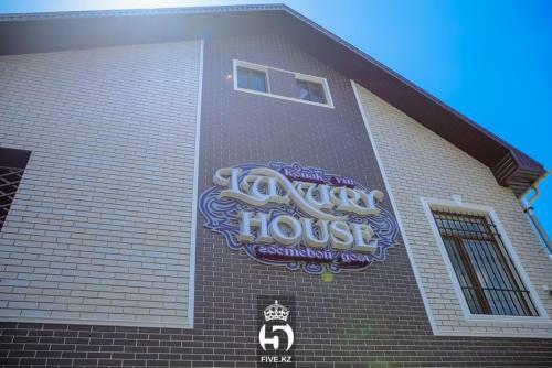 Hostal Luxury House