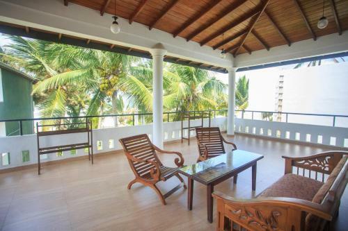 Hotel Tharanga Surfing Villa