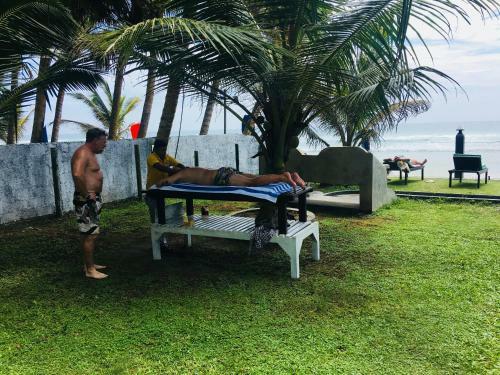 Hotel Tharanga Surfing Villa