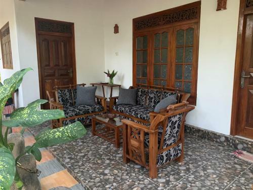 Shadow Lake Villa