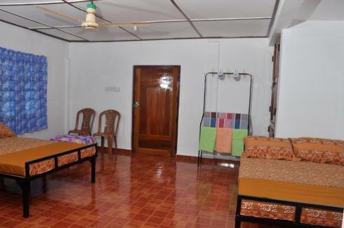 Hostal Bobbi Rest House