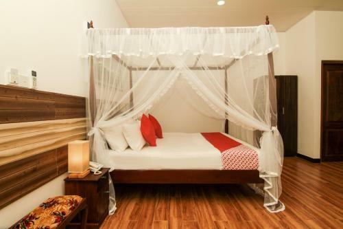 Clove Transit Hotel