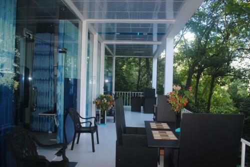 Hotel Glass Rooms Accommodations Adam's Peak
