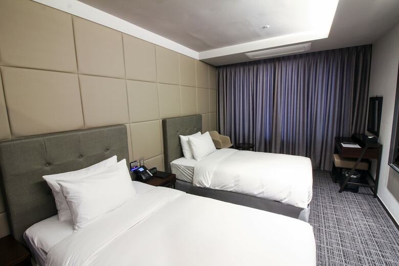 Golden Tulip Ever Yongin Hotel
