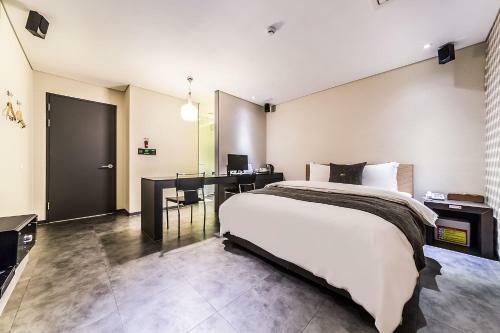 Jbis Hotel
