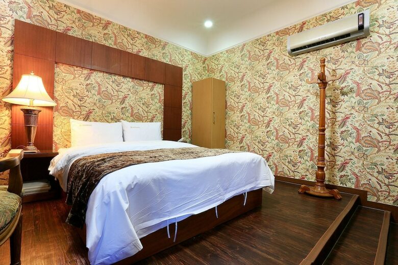 Carlton Hotel
