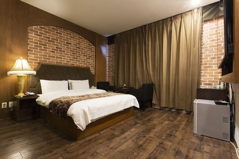 Carlton Hotel