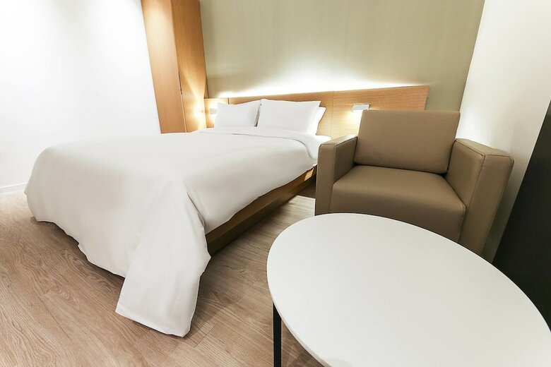 Golden River Hotel