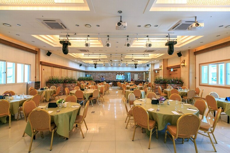 Tongyeong Beach Castle Hotel