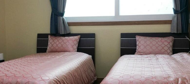 Tongyeong Beach Castle Hotel