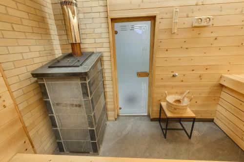 Eleven Hotel And Hall