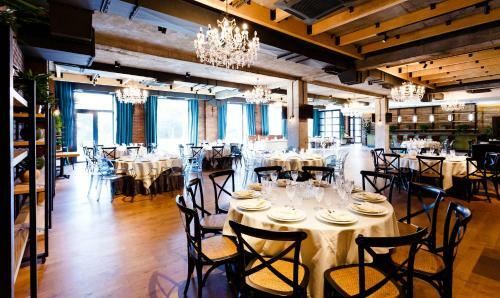 Eleven Hotel And Hall