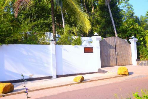 Bed & Breakfast Cocoste Paradise Villa