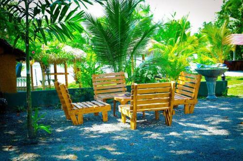 Hostal Bluewhale Lagoon Resort Ahangama
