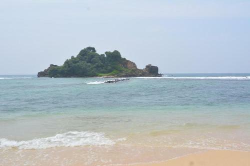 Hostal Bluewhale Lagoon Resort Ahangama