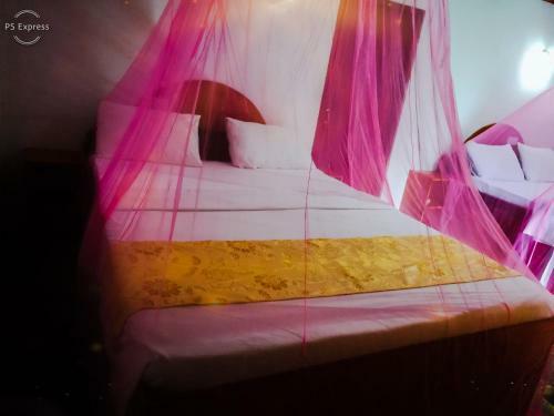 Hotel Bambarakanda Holiday Resort