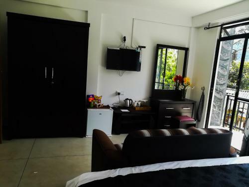 Hotel Bambarakanda Holiday Resort