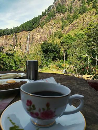 Hotel Bambarakanda Holiday Resort