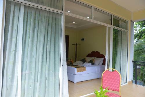 Hotel Pinnawala Reach