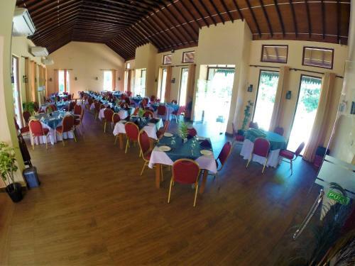 Hotel Pinnawala Reach