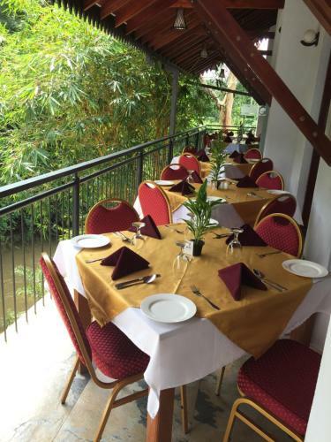 Hotel Pinnawala Reach
