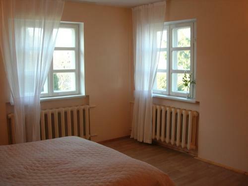Hostal Augut?s Zurlien?s Sve?i? Namai