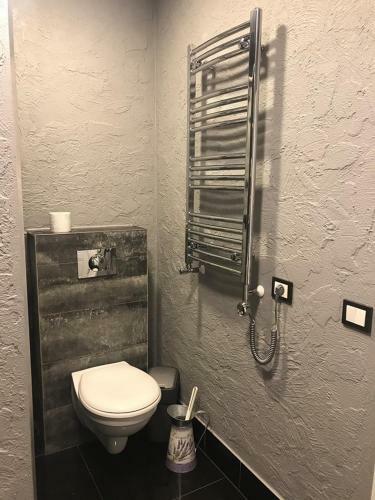 Black & White Apartment Near Akropolis