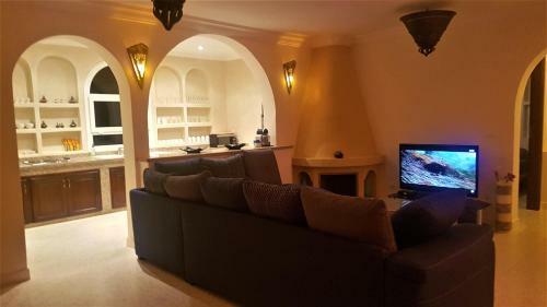 Villa In Club Evasion
