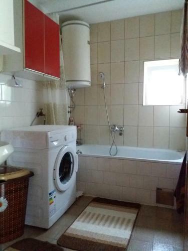 Villa Rent A House - "laki"