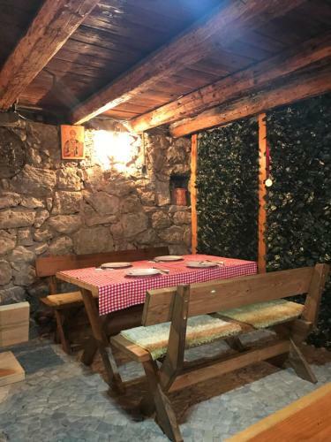 Hostal Apartments "old House Pajovic"
