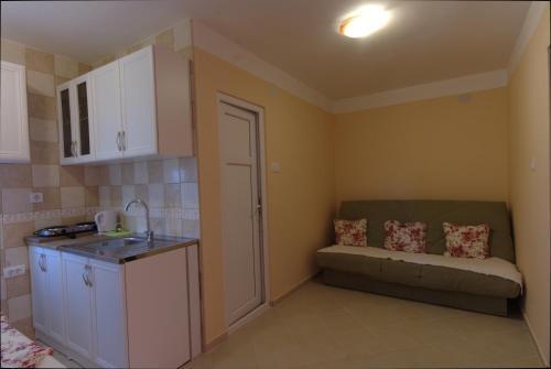 Hostal Apartments Astel
