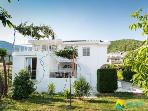 Apartments Navarin