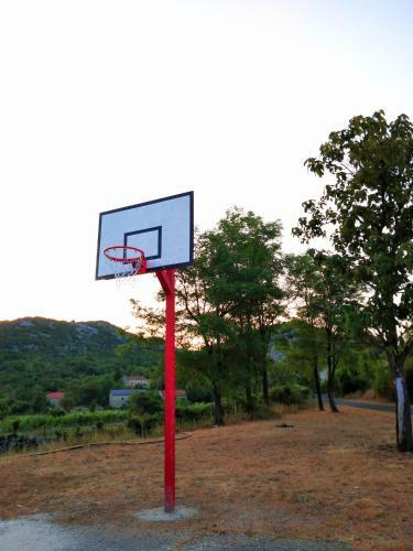 Country House "lipa" Komarno