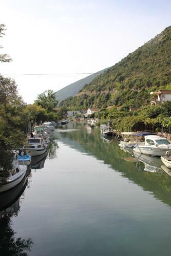 Hostal Guesthouse Djurisic