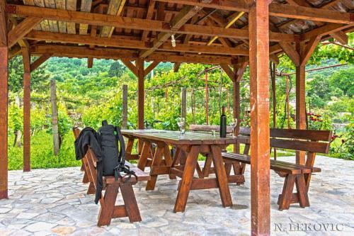 Hostal Guesthouse Bato