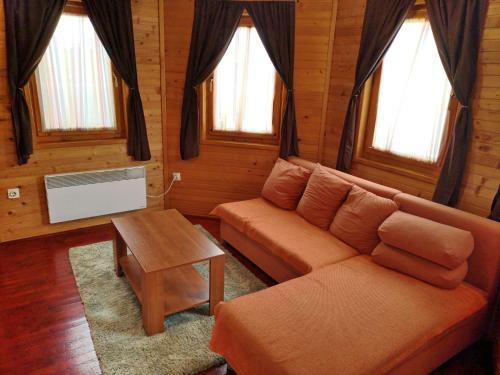 Lodge Paradise Valley Apartments