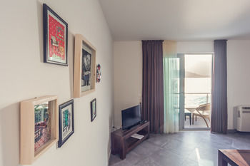Aparthotel Love Live Hotel