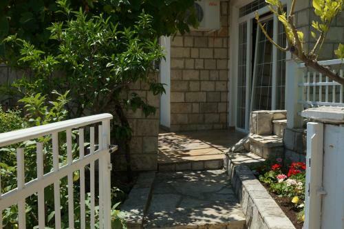 Apartment Crocus Of Petrovac